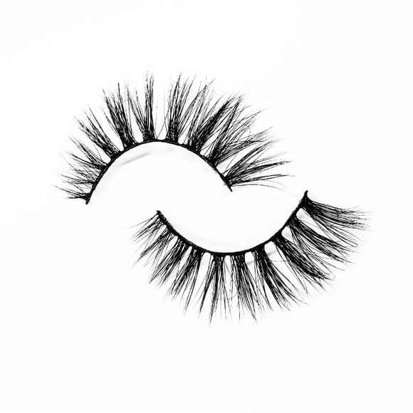 Lashes - Picture 4 of 8